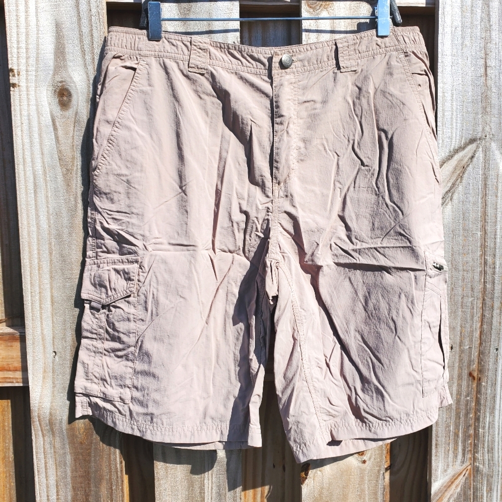 47) COLUMBIA Omni-Shade Lightweight Cargo Shorts Sz. 38x12 - Picture 2 of 9